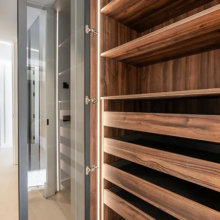 Ground Floor Luxurious Apartament *